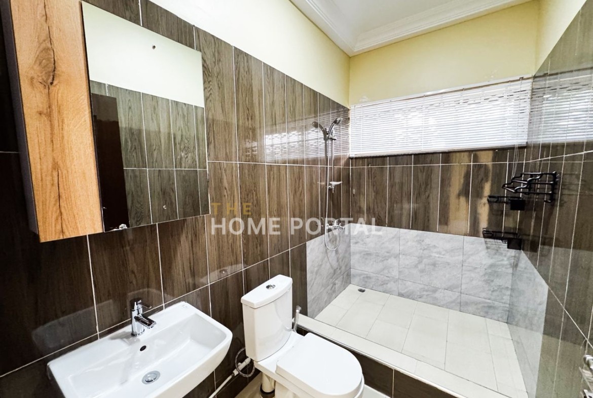 Three Bedroom to Let at Oyibi