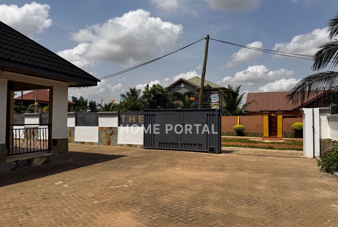 Three Bedroom to Let at Oyibi