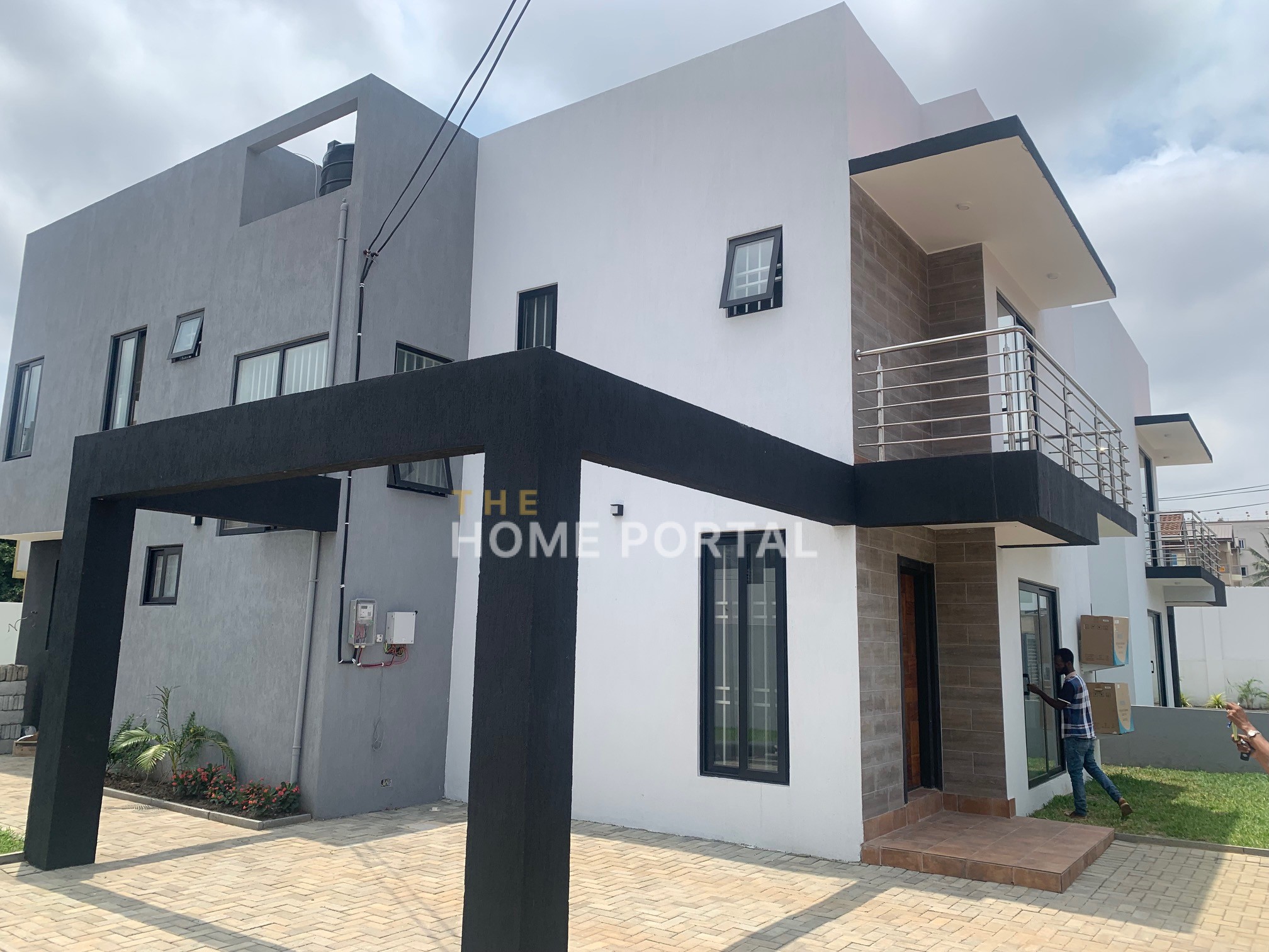 4 Bedroom House for sale at Adjiriganor