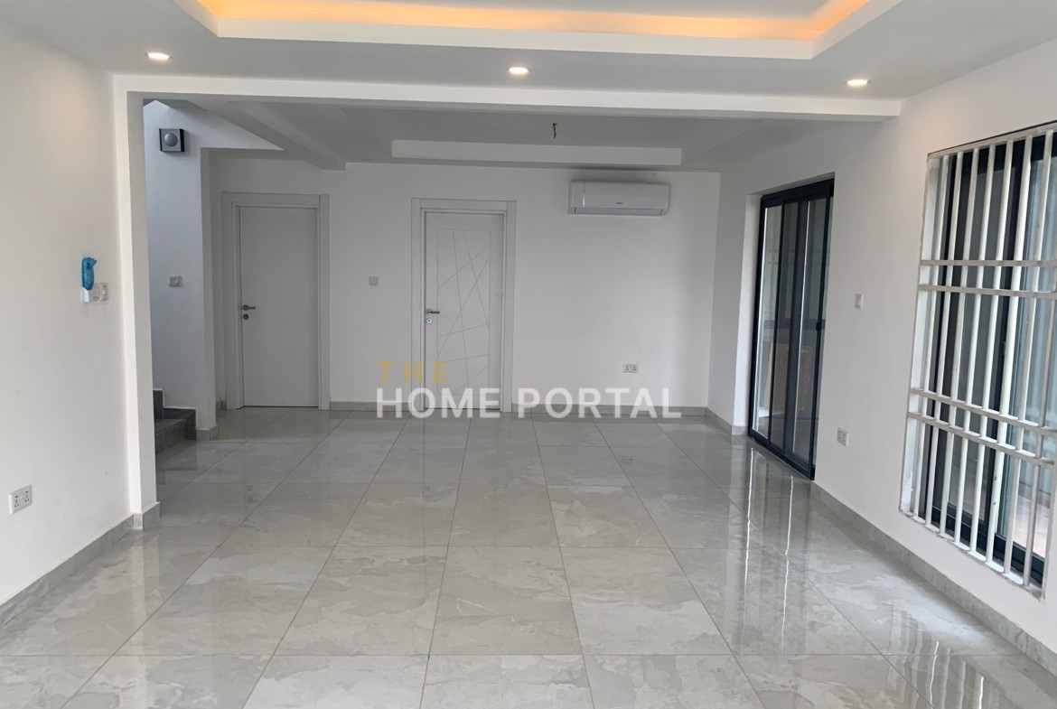4 Bedroom House for sale at Adjiriganor