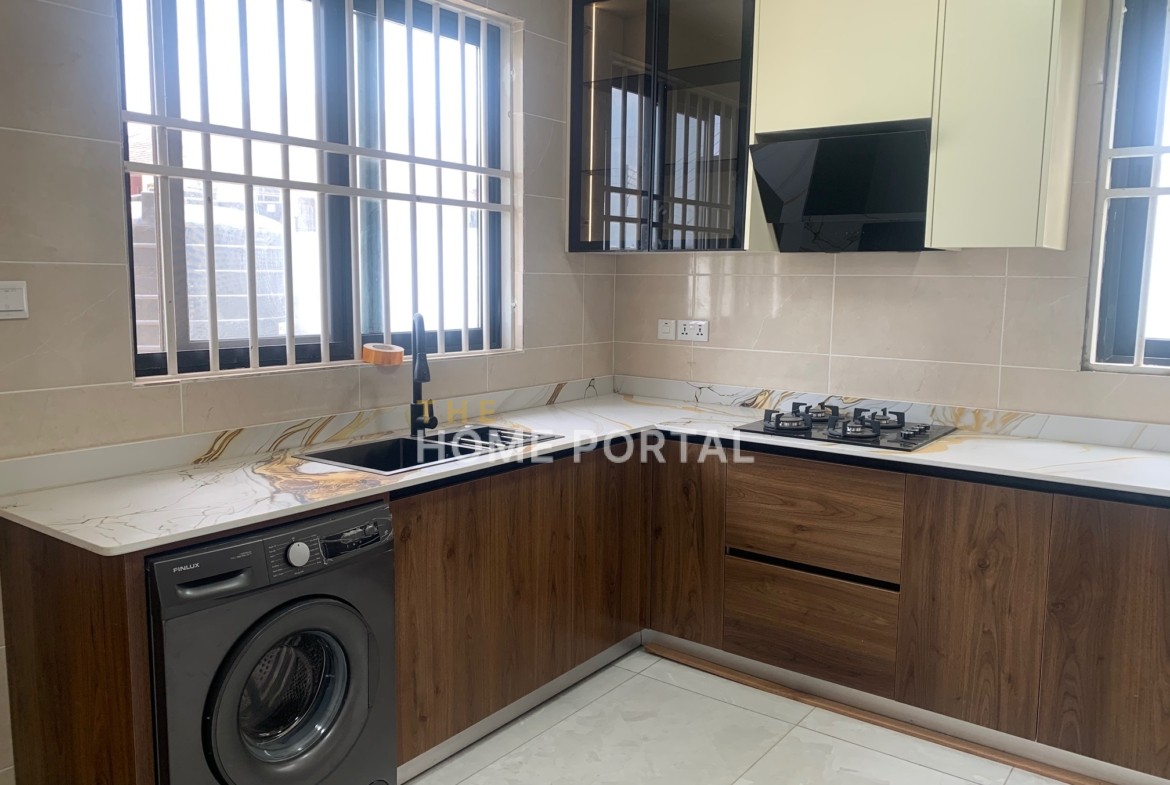 4 Bedroom House for sale at Adjiriganor