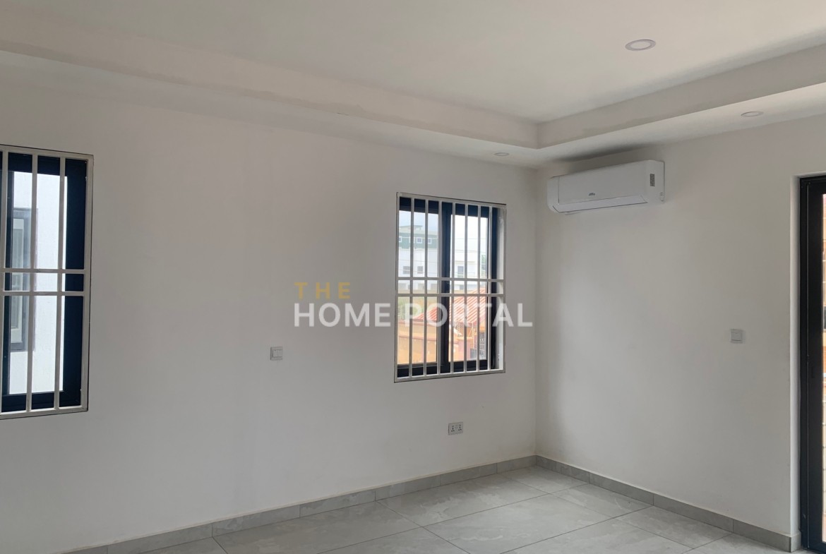 4 Bedroom House for sale at Adjiriganor