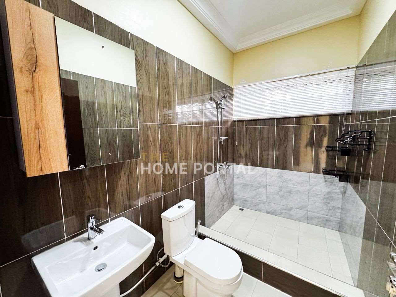 Three bedroom house at Oyibi to Let