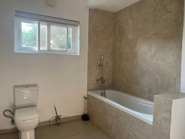 5 Bedroom luxury townhouse to Let